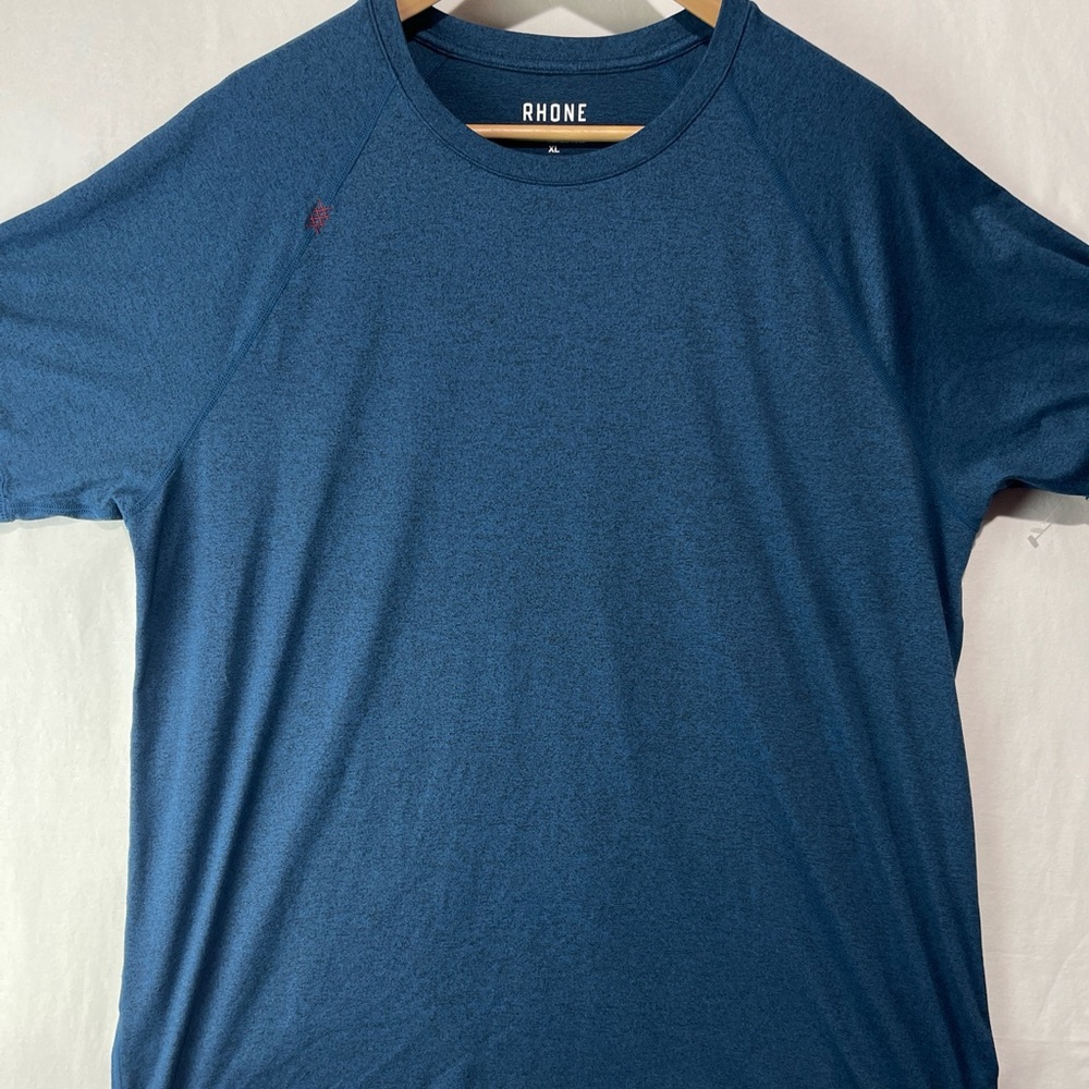 Rhone Shirt Men’s Size XL Blue Athletic Performance Casual Stretch Training Worn